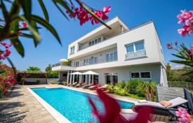 Luxurios Villa with Sea View, perfect as a residential home or an Investment opportunity for tourist rentals for 1,190,000 €
