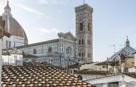 Penthouse with panoramic terrace overlooking the Duomo in Florence for 540,000 €
