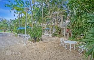 2-bedroom apartments in condo 164 m² in Miami Beach for $550,000