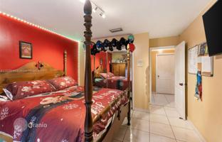 4-bedroom house 181 m² in Hialeah for $650,000