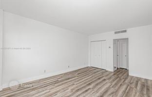 2-bedroom apartments in condo 97 m² in Miami Beach for $595,000