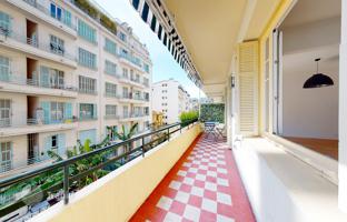 Sunny three-bedroom apartment in the center of Nice, Côte d'Azur, France for 730,000 €