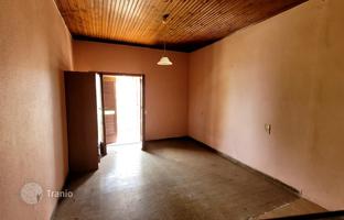 8-bedroom townhouse in Perama for 525,000 €