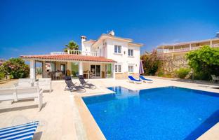 4-bedroom villa 350 m² in İncekum. Price on request