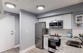 Apartment – Lake Shore Boulevard West, Etobicoke, Toronto,  Ontario,   Canada for C$700,000