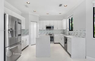 3-bedroom house 255 m² in West End for $725,000