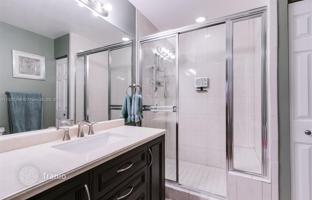 2-bedroom apartments in condo 101 m² in Margate for $269,000