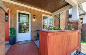 Terraced house – Woodbine Avenue, Toronto, Ontario,  Canada for C$1,287,000
