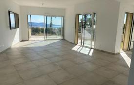 Spacious sunny apartment with a large private garden and sea views in Nice, France for 720,000 €