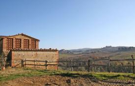 Estate with 96 ha of land in San Giovanni d'Asso Tuscany for 2,200,000 €