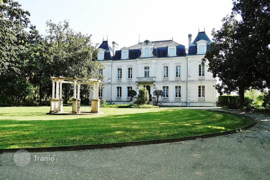 Castle For Sale In Dax, France — Listing #1882979