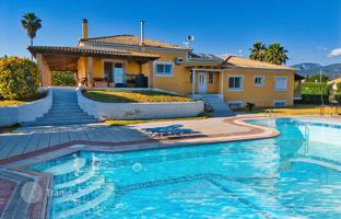 Magnificent villa with a pool and a garden just 400 m from the sea, Kalamata, Peloponnese, Greece for 1,500,000 €