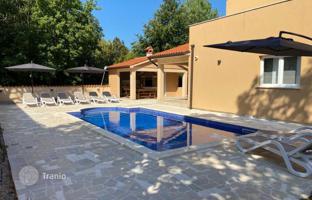 4-room house 200 m² in Raša for 425,000 €