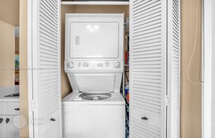 2-bedroom apartments in condo 110 m² in Pembroke Pines for $279,000