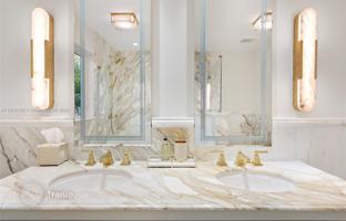 5-bedroom house 349 m² in Pine Tree Drive for $4,950,000