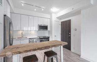 3-bedroom apartment in Etobicoke for C$815,000