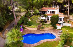 Furnished villa with a garden, a swimming pool and a parking, second line by the sea, Lloret de Mar, Girona, Spain for 1,200,000 €