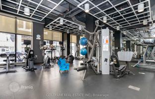5-bedroom apartment in Bathurst Street for C$831,000