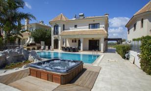 4-bedroom villa in Paralimni for 2,900 € per week