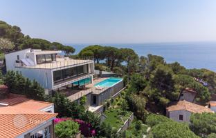 Three-storey villa with a pool and a guest house on the second line from the sea in Lloret de Mar, Costa Brava, Spain for 4,000,000 €