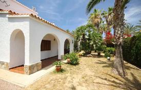 Cozy villa with a backyard, a pool, a relaxation area, a terrace and a garden, Orihuela Costa, Spain for 625,000 € Cozy villa with a backyard, a pool, a relaxation area, a terrace and a garden, Orihuela Costa, Spain for 625,000 €