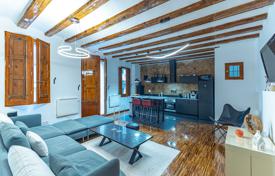 Newly renovated spacious attic just one block from Via Laietana, Barcelona, Spain for 388,000 €