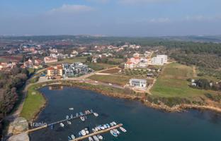Land plot 520 m² in Pomer for 295,000 €