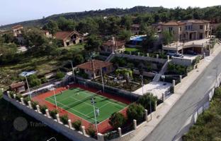 5-bedroom cottage 5,505 m² in Souni-Zanakia for 4,900,000 €