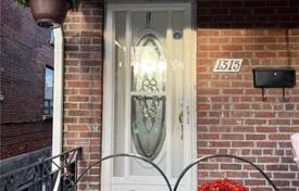 Townhome – Lansdowne Avenue, Old Toronto, Toronto,  Ontario,   Canada for C$2,126,000