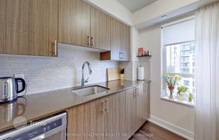 5-bedroom apartment in Etobicoke for C$895,000