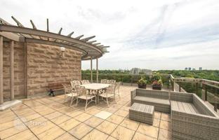 2-bedroom apartment in Etobicoke for C$1,248,000