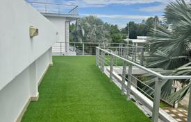 4-bedrooms villa 580 m² in Pattaya, Thailand for $383,000