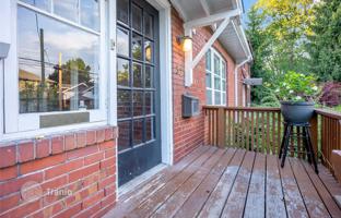 3-bedroom house in Etobicoke for C$1,585,000