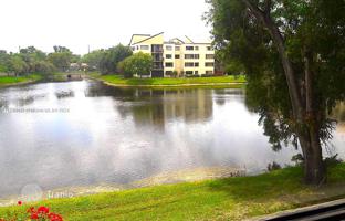 2-bedroom apartments in condo 130 m² in Miami for $330,000