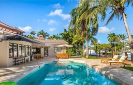 Comfortable villa with a backyard, a swimming pool, a terrace and two garages, Fort Lauderdale, USA for $2,795,000