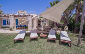 One-storey villa with a private access to the sea and a small pool, Ragusa, Italy for 3,500 € per week