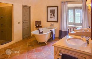 5-bedroom house 1,200 m² in Girona for 2,590,000 €