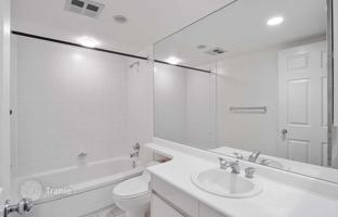 3-bedroom apartment in University Avenue for C$923,000