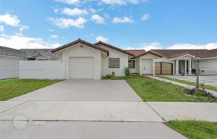 3-bedroom house 180 m² in West End for $600,000