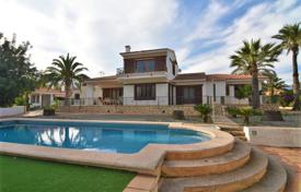Two-storey villa with a pool, a garden and a garage in Alfaz del Pi, Valencia, Spain for 695,000 €