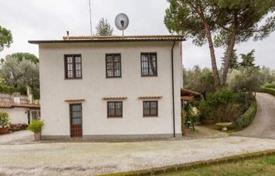 Two-storey villa with a garden in Montescudaio, Tuscany, Italy for 520,000 €