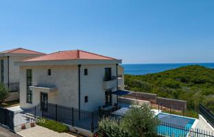 5-bedroom villa 318 m² in Reževići for 1,325,000 €
