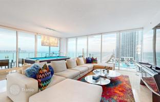 4-bedroom apartments in condo 294 m² in South Ocean Drive for $3,600,000