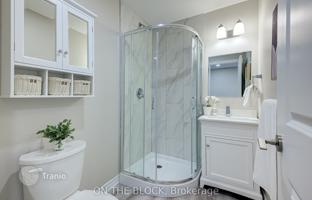 10-bedroom townhouse in Emmett Avenue for C$1,289,000