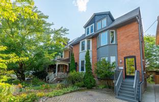 13-bedroom townhouse in Old Toronto for C$2,482,000