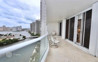 2-bedroom apartments in condo 163 m² in Aventura for $950,000