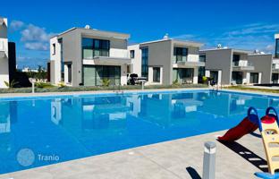 3-bedroom cottage 200 m² in Kissonerga for 680,000 €