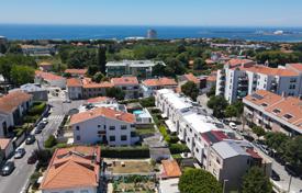 Triplex with 3 bedrooms in gated condominium, with private rooftop pool, 3 garage spaces and storage for 1,300,000 € Triplex with 3 bedrooms in gated condominium, with private rooftop pool, 3 garage spaces and storage for 1,300,000 €