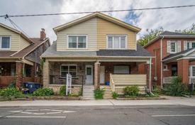 Terraced house – Woodbine Avenue, Toronto, Ontario,  Canada for C$1,166,000