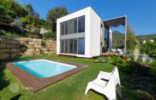 4-bedroom villa 251 m² in Barcelona for 1,145,000 €